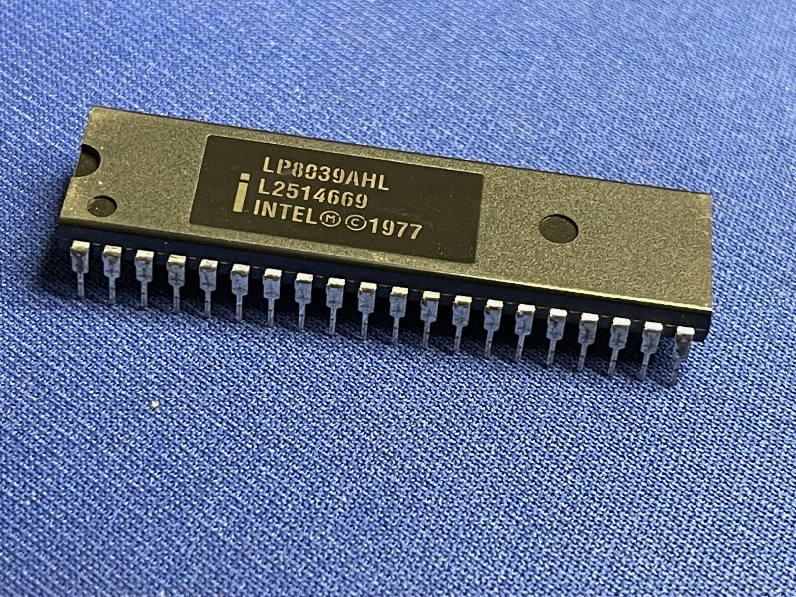 LP8039AHL L2514669 INTEL 8039H CPU VINTAGE 1984 40-Pin DIP Rare COLLECTIBLE