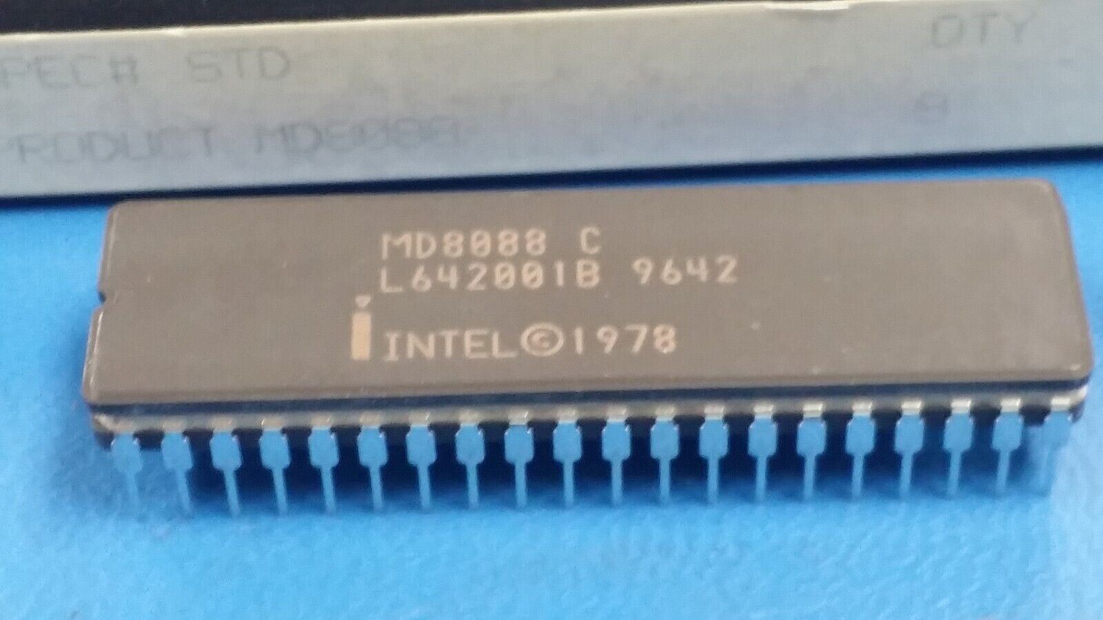 (1 PC) MD8088 INTEL Microprocessor, 16-Bit, 8088 CPU