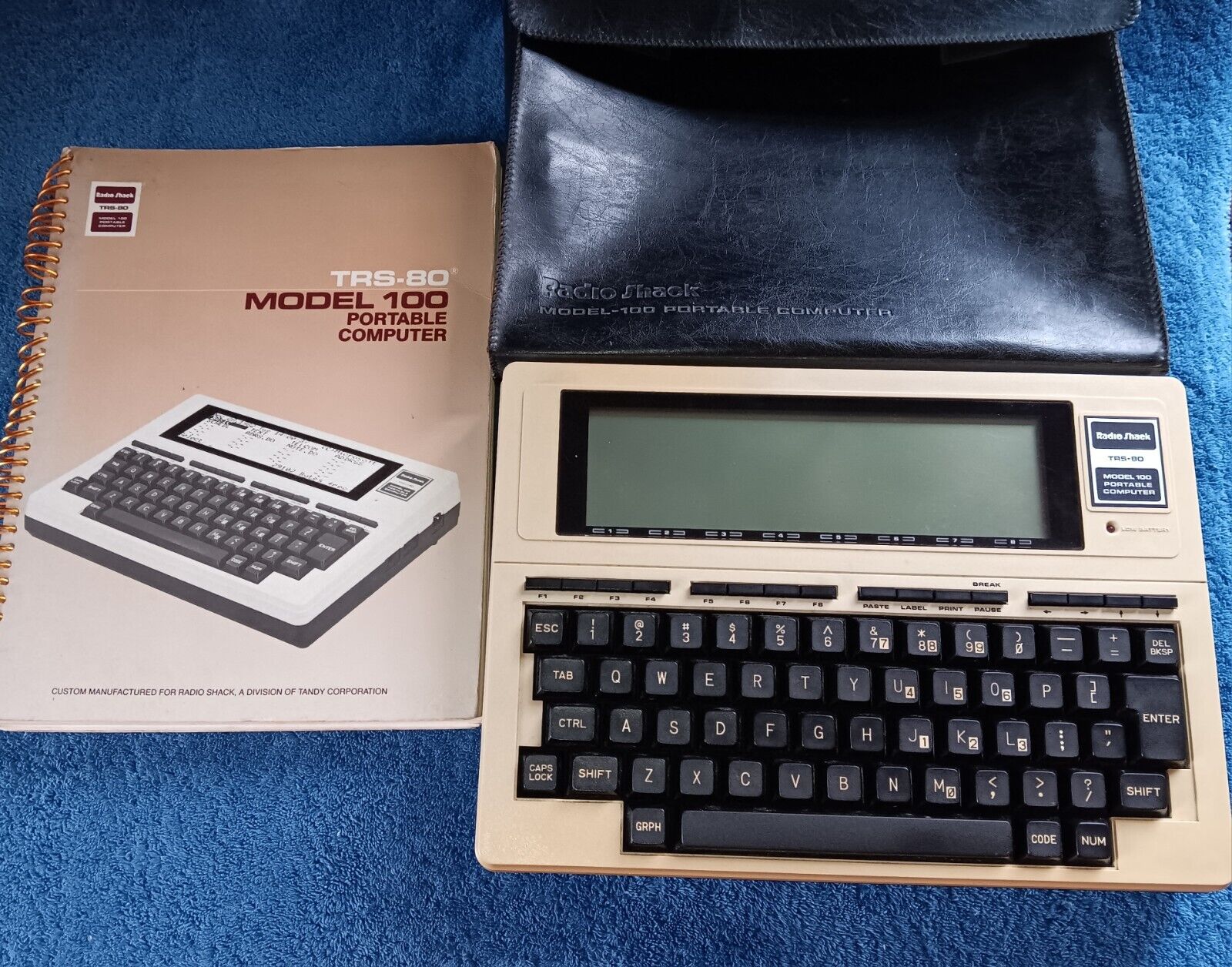 Radio Shack TRS-80 Model 100 Portable Laptop Computer Manual & Case Works FlAW
