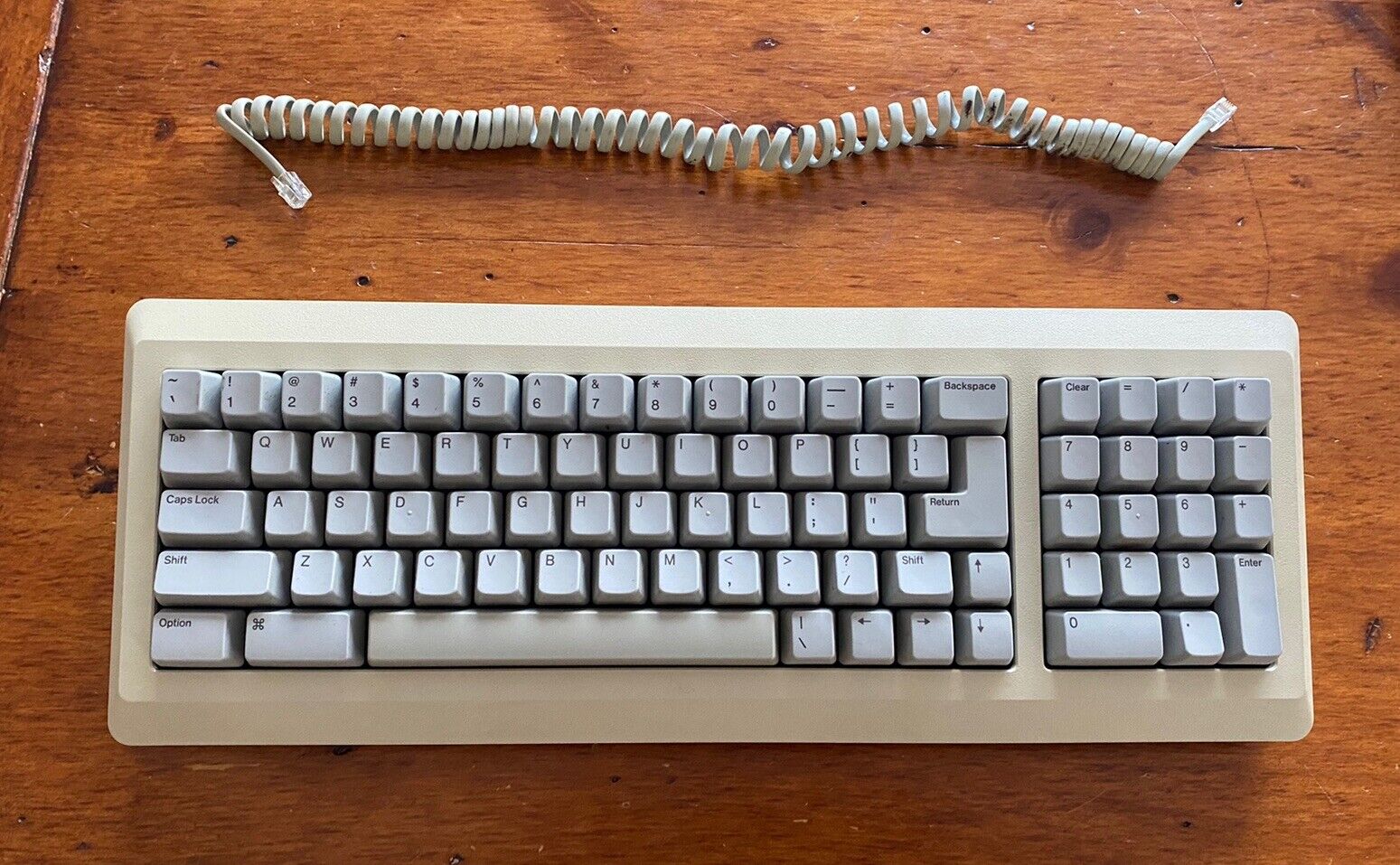 Vintage Apple Computer Mac M0110A Keyboard w/ Cable