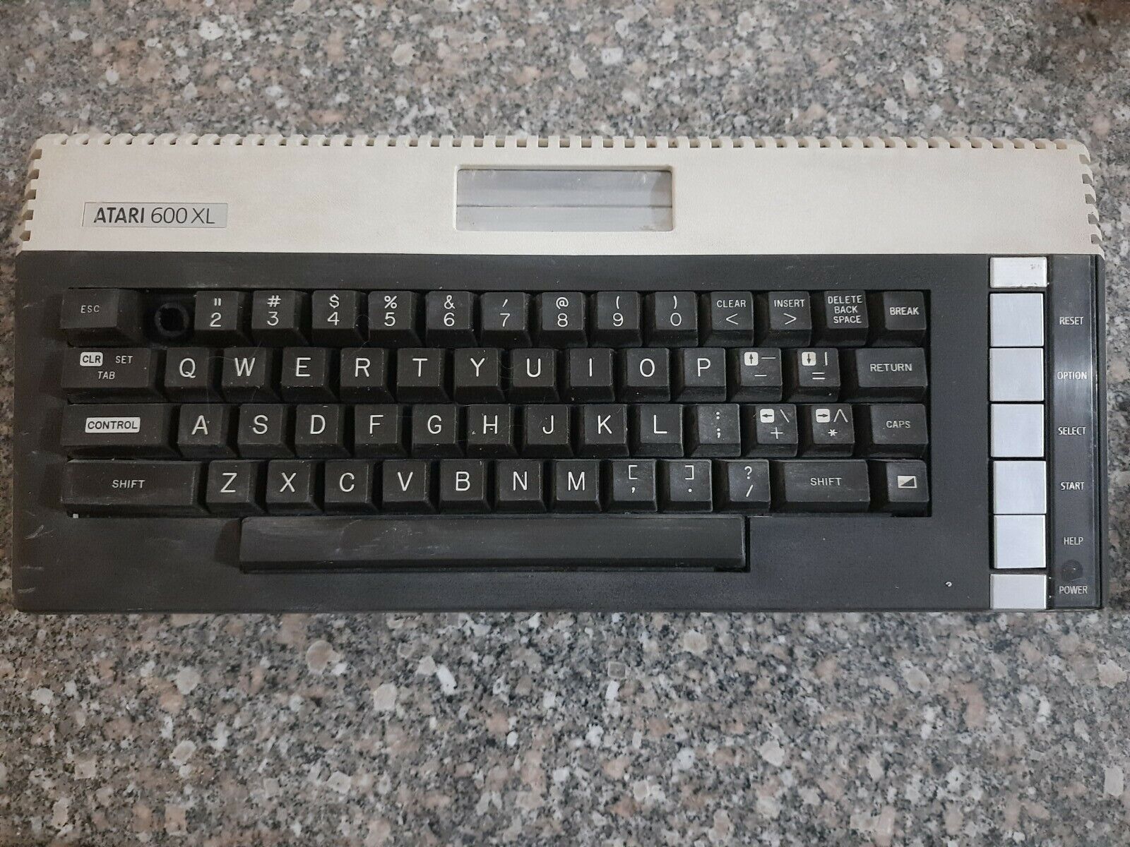 Atari 600 xl Home Computer very Rare (PAL) Vintage Game ( working )