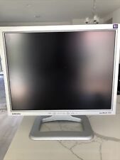 Samsung 213T Syncmaster 21.3” Horizonta Vertical Silver Monitor VGA D-Sub. Nice picture
