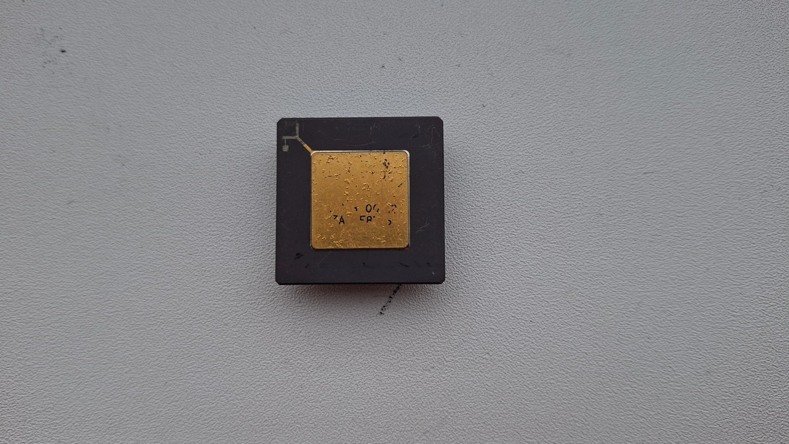 Motorola MC68000R12 3A72E 68000 vintage CPU GOLD AMIGA ATARI