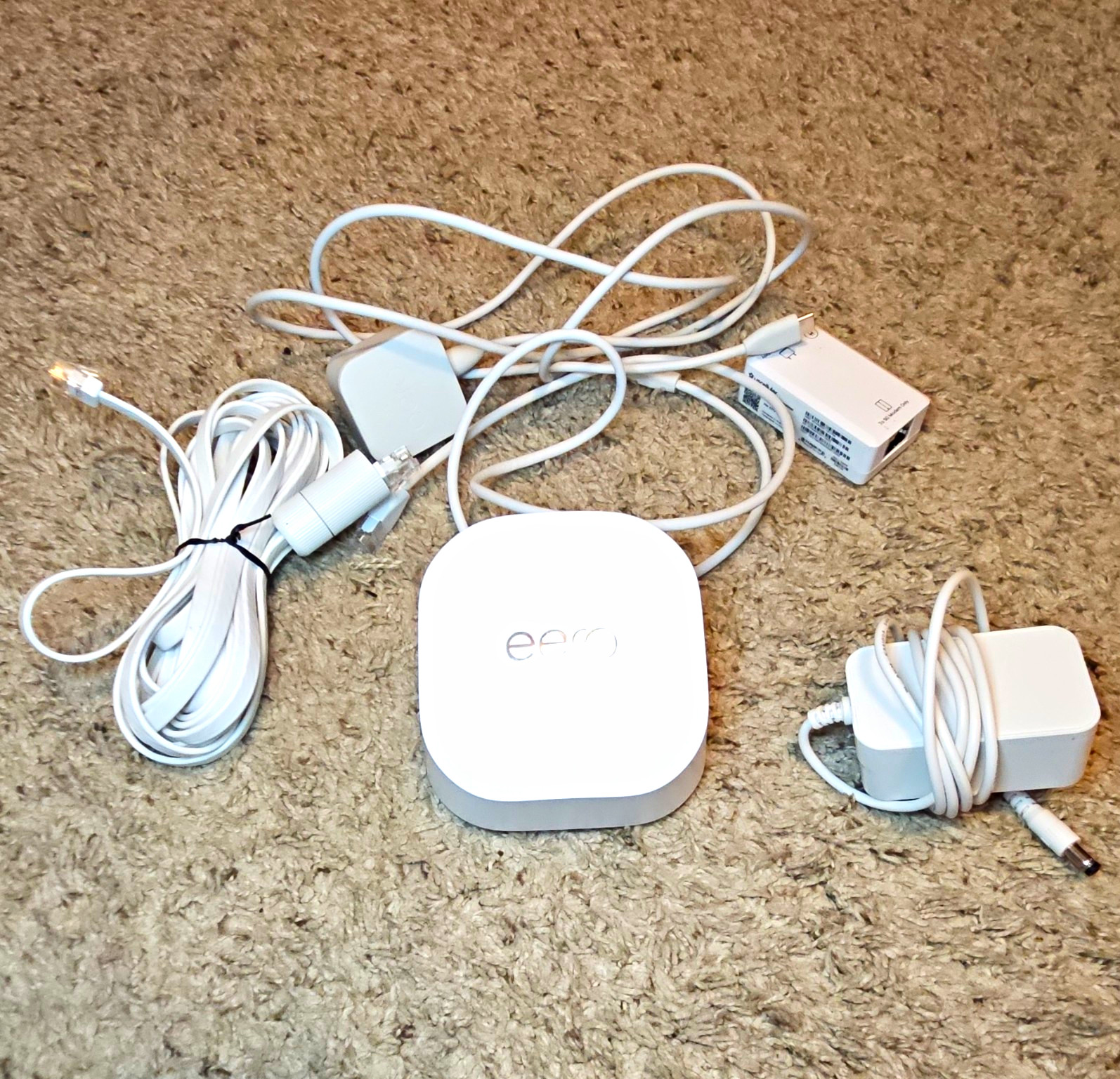 eero 6+ Wi-Fi 6 Dual-Band Mesh Router R010001 White With Accessories