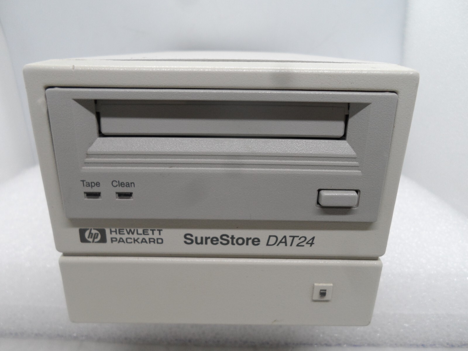 HP DDS3 DAT24 DDS-3 SCSI SureStore External Tape Drive C1556D C1556-60023