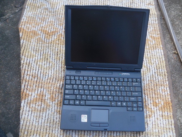 VINTAGE 12.1" GATEWAY Solo 2300 Pentium MMX 266 Mhz Laptop