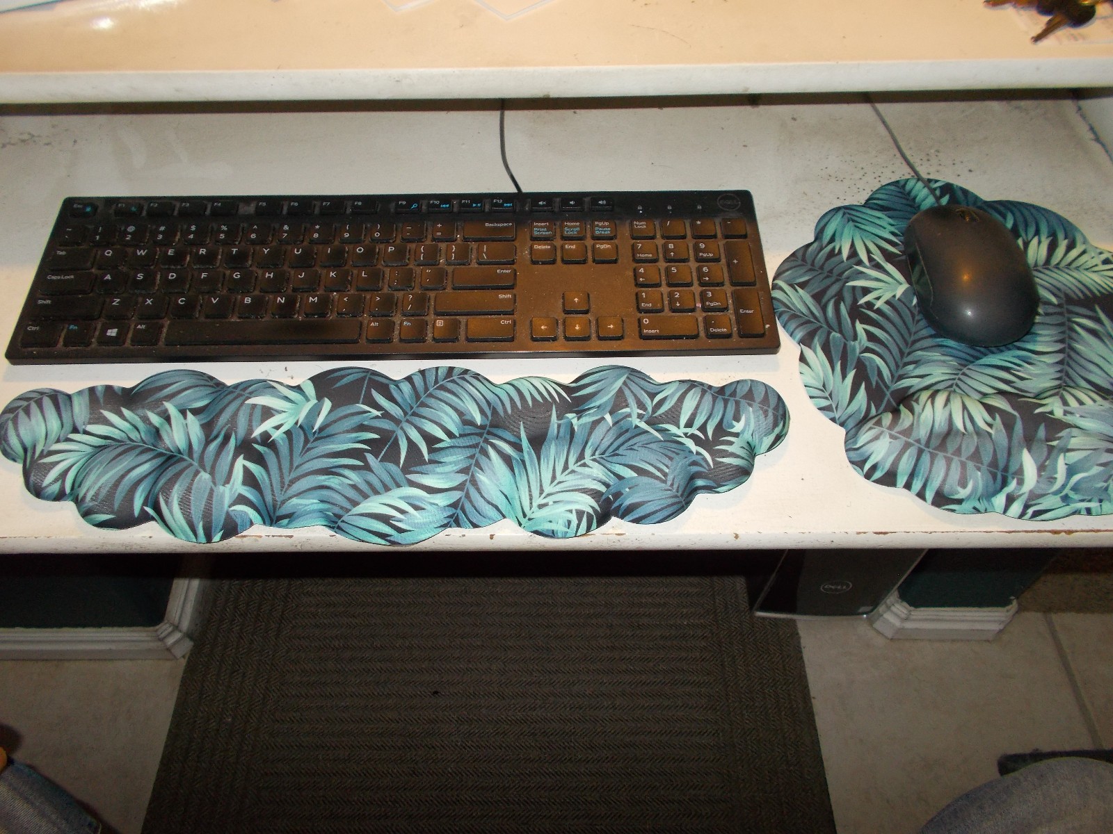 Cloud Keyboard Wrist Rest and Cloud Mouse Pad Set Memory Foam Green Leaves NEW