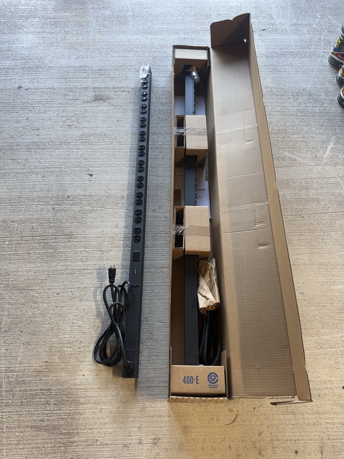 2 Geist 11712 Power Outlet Distribution Unit Rack Mount New Commercial Grade