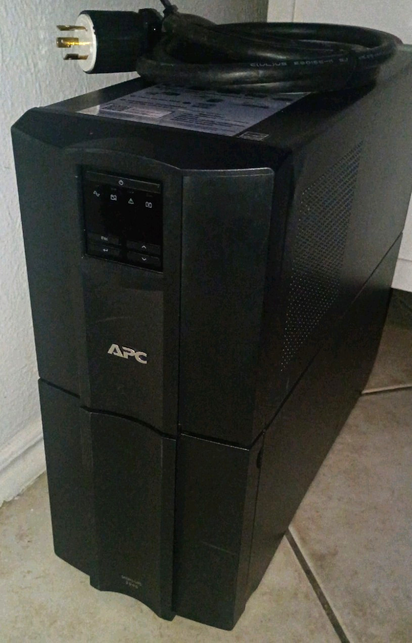 APC Smart-UPS 3000VA/2700W 120V 8-Outlet Tower UPS Black SMT3000RM2U