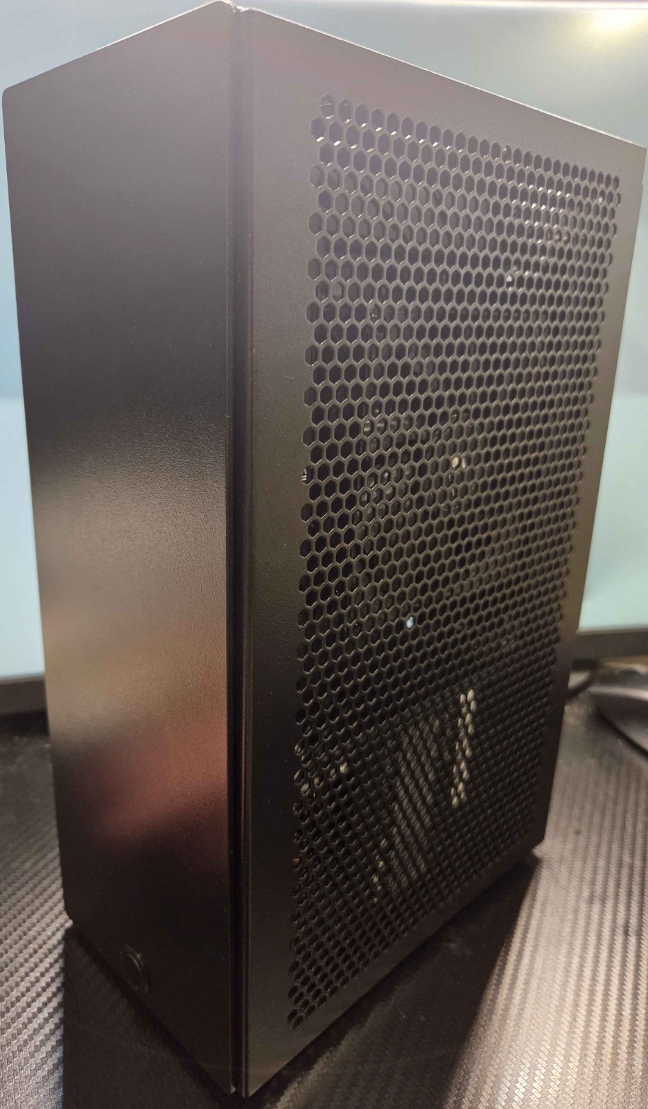 Prebuilt Gaming PC 5L SFF 9060 XT AMD 7500x3D 1TB NVME 16GB DDR5 SteamOS