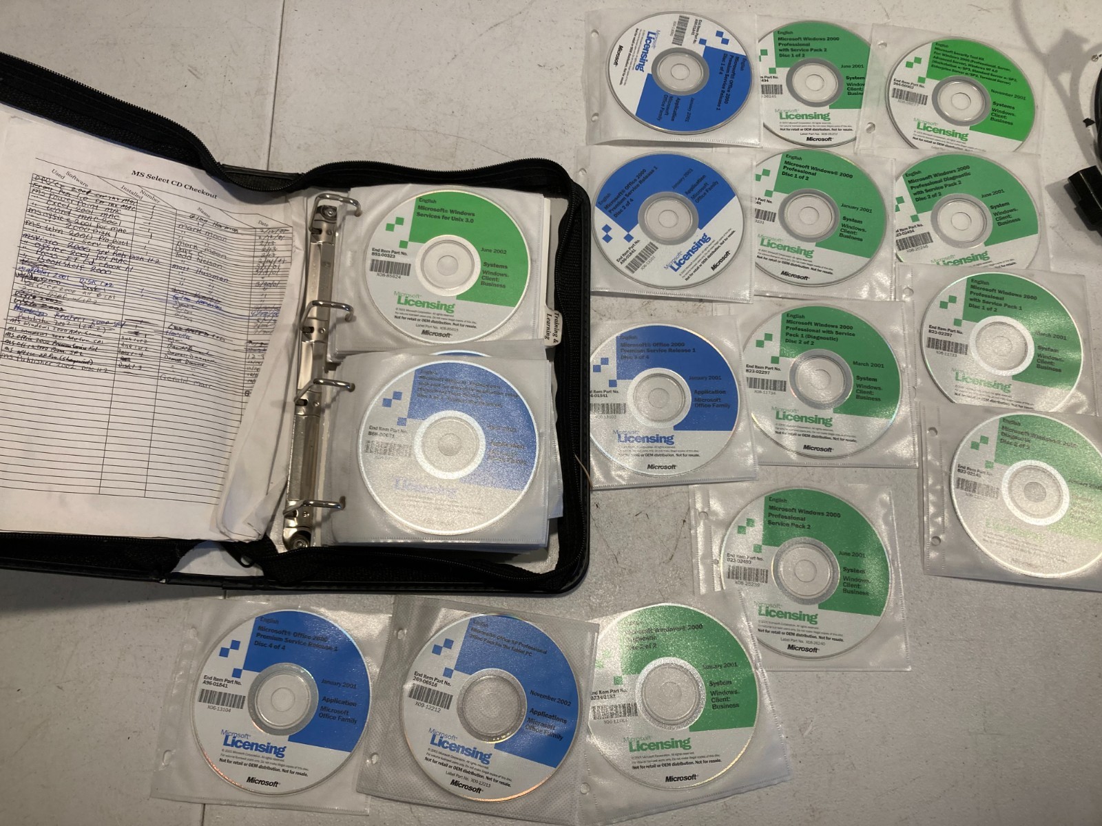 72 Disc Microsoft Licensing CD Collection 2002-2004 Volume License Binder