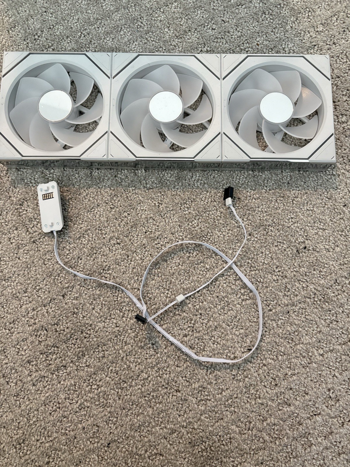 Lian Li 12RSLIN1W3B Uni Fan SL-INF Wireless 120 Triple Pack White Reverse