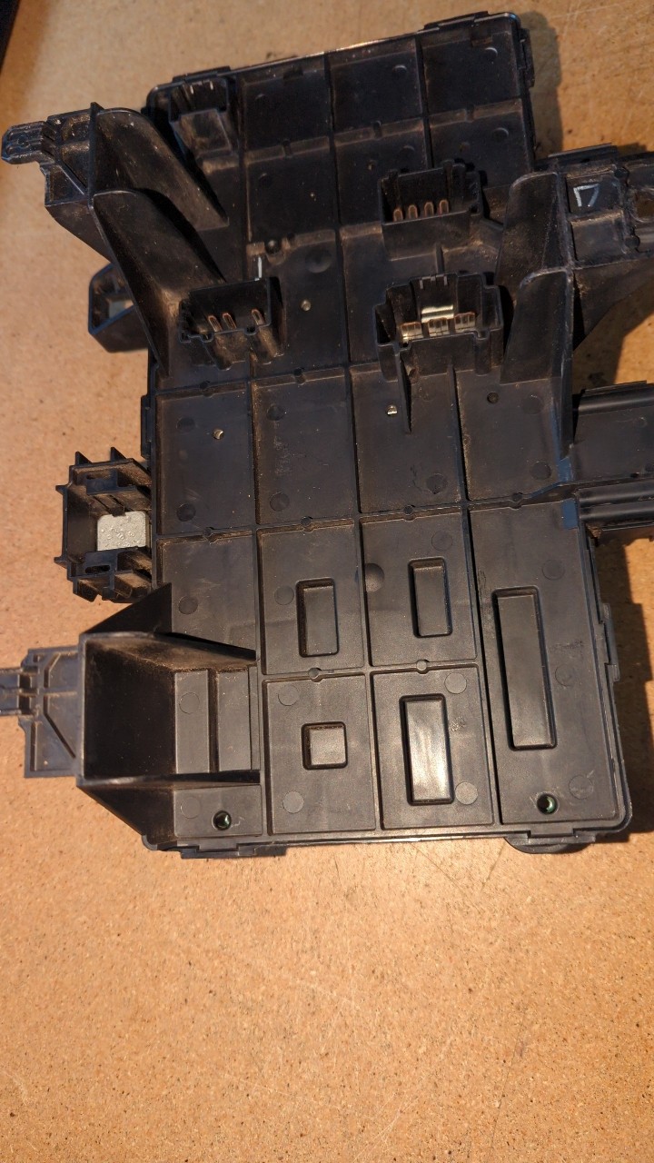 Automotive Fuse Box Power Distribution Junction Module with Connectors Wiring