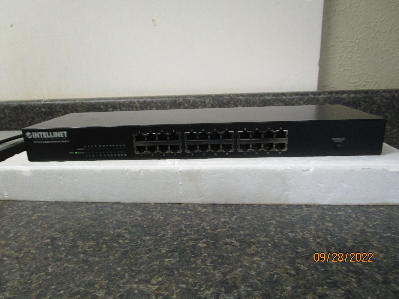 Intellinet 24-PORT Gigabit Ethernet Switch 524162 REV. 1