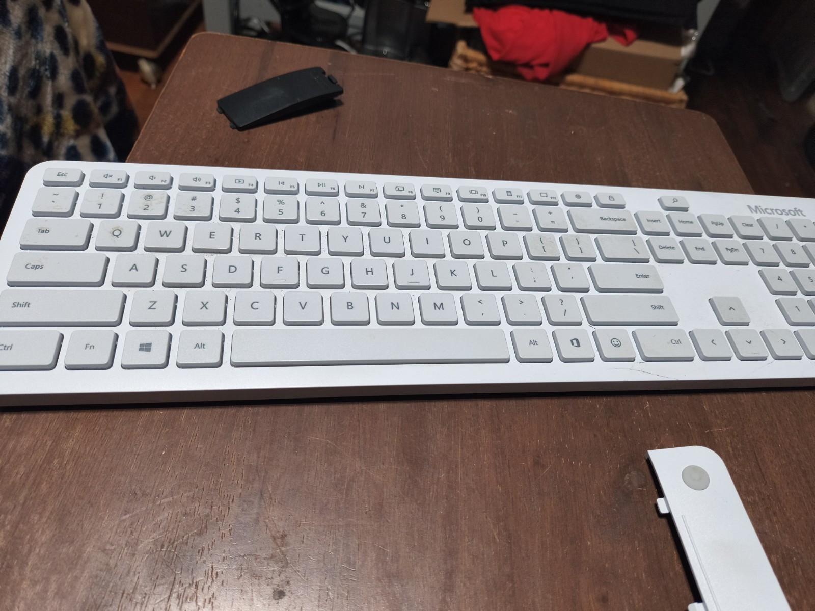 Microsoft Bluetooth Keyboard - Model: 1898 White Wireless Genuine Slim Tested