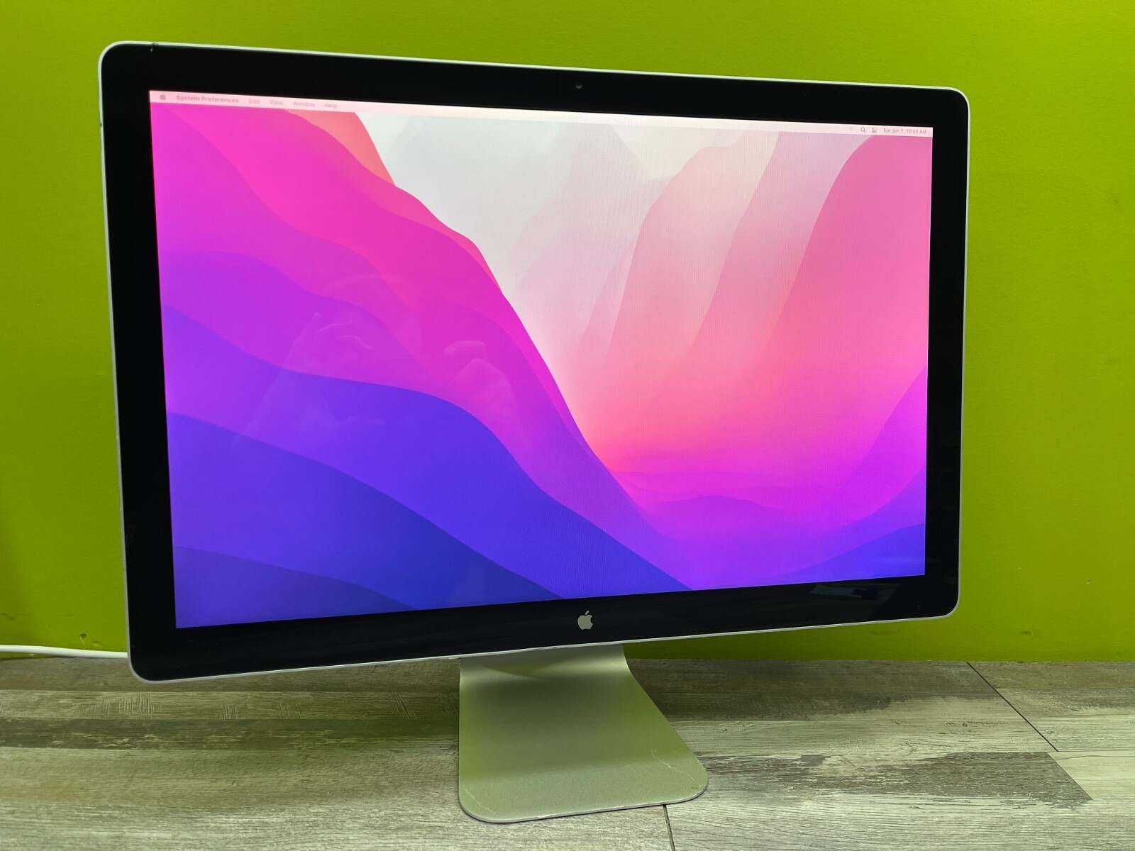 Apple Cinema Display LED A1267 24" LED Silver MB382LL/A - 1920x1200 MagSafe USB