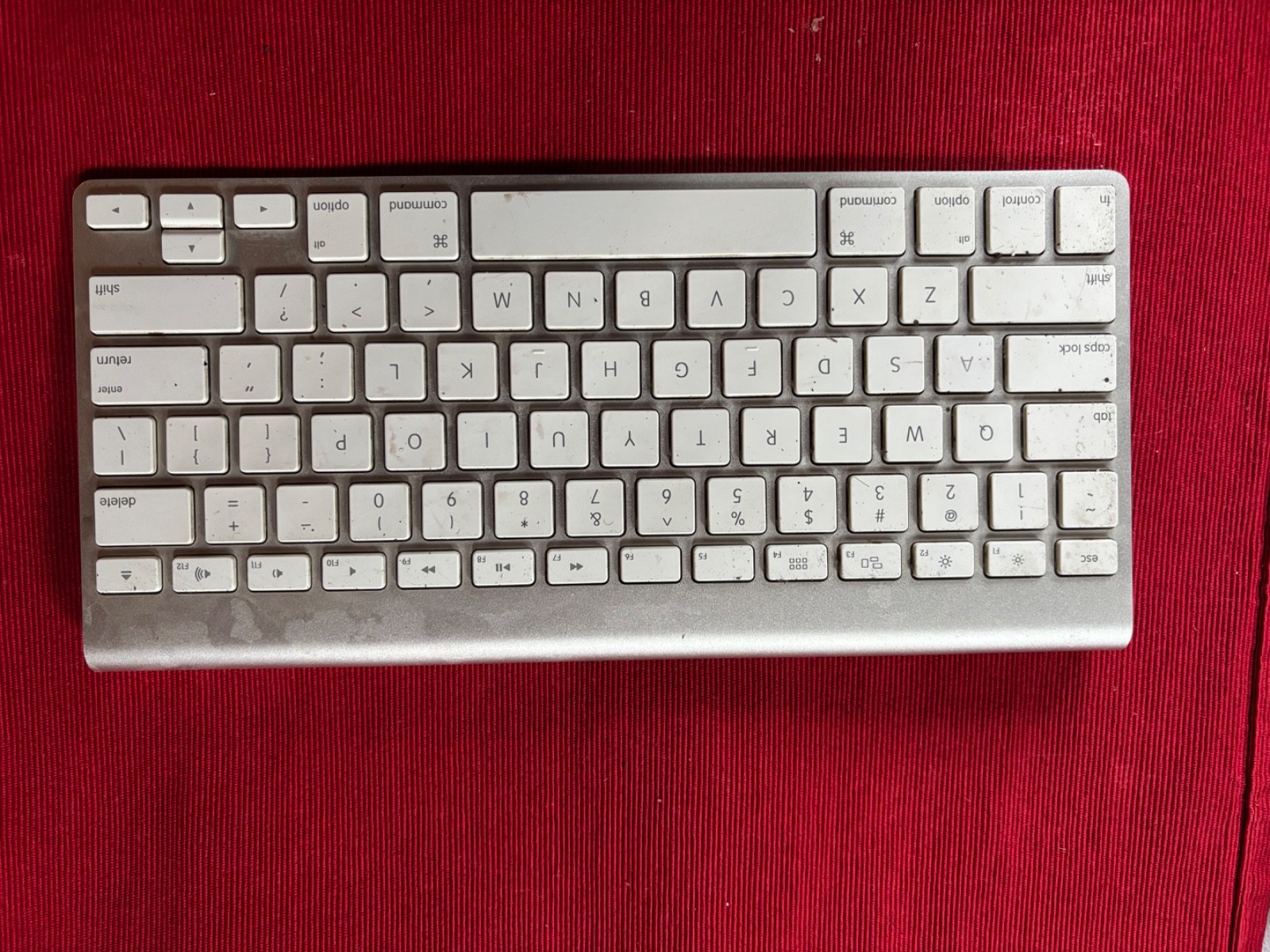 Apple A1314 Wireless Keyboard - White