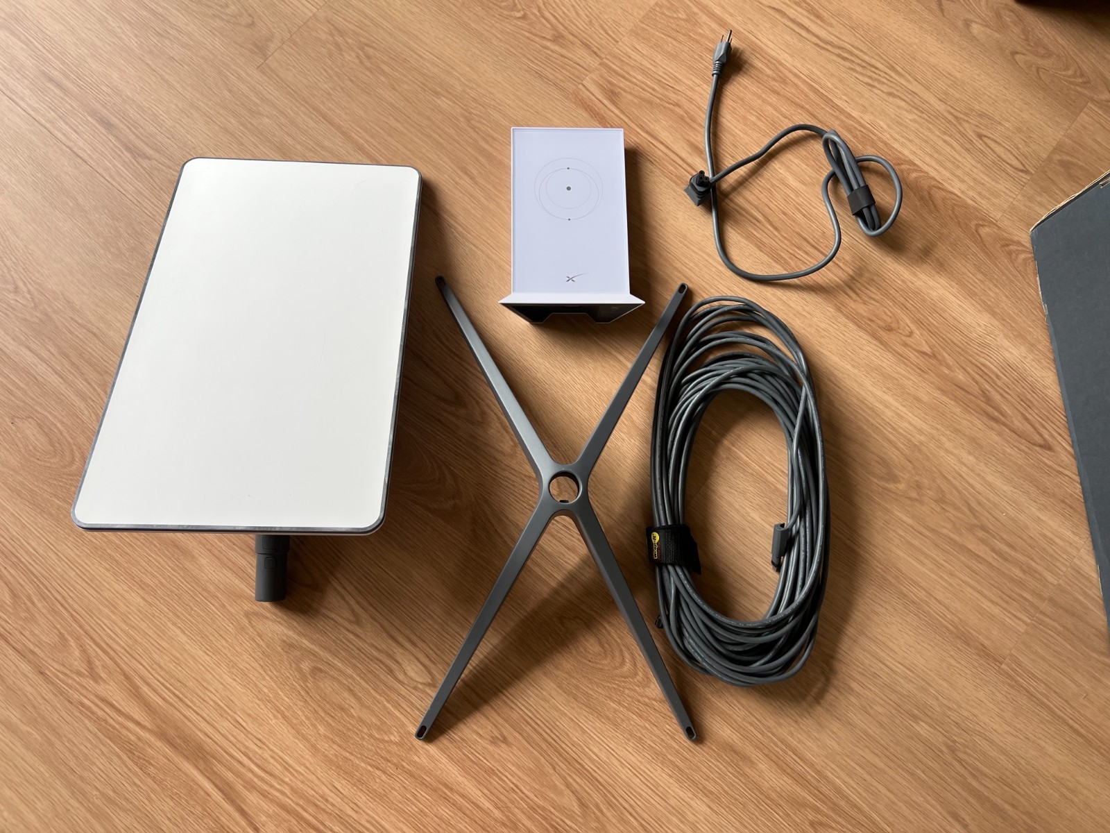 Starlink Gen 2 Complete Kit UTA-212 Dish UTR-211 Router Cables Box