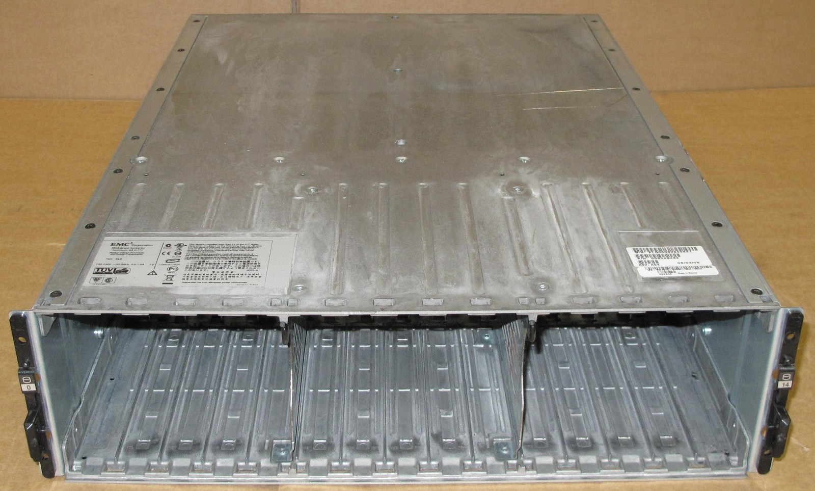 EMC KLE CX-ATA-DAE Storage Array 005048494 + 2 x Controllers 2 x PSU