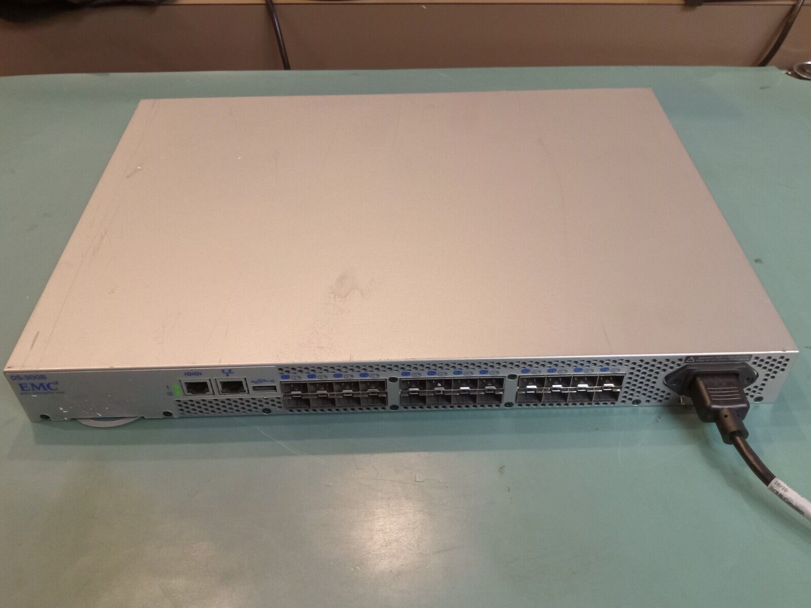 EMC Brocade 300 Model 100-652-065 24 Port Fibre Channel Network Switch