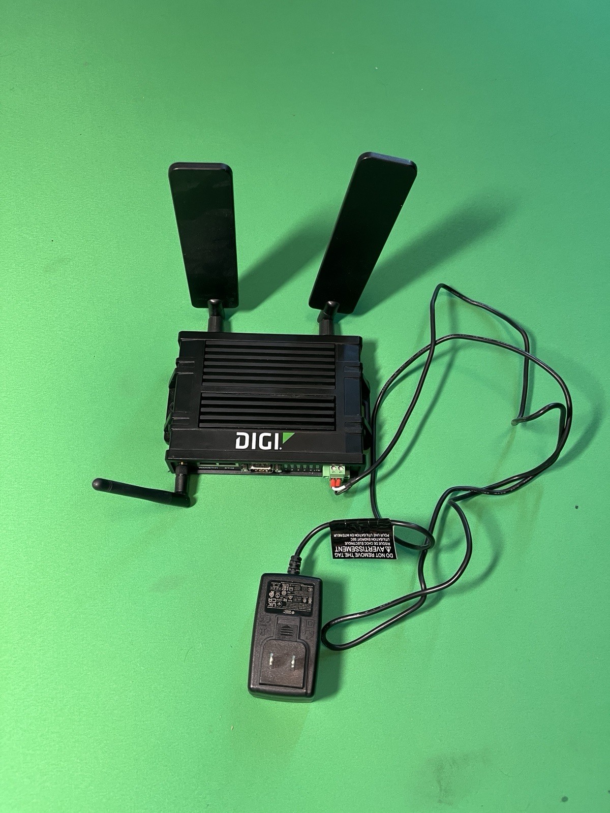 DIGI IX20W INDUSTRIAL-GRADE 4G LTE CELLULAR ROUTER 50002001-01-E Working W Power
