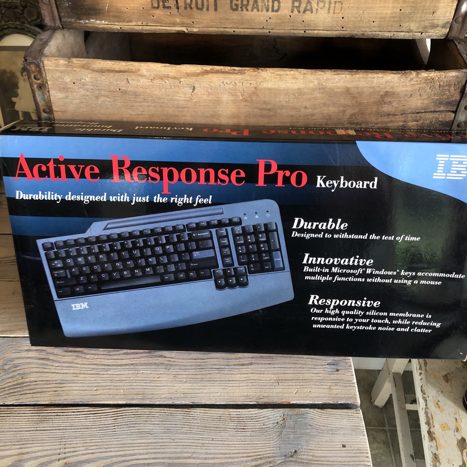 IBM Active Response Pro USB Keyboard w/ Wrist Rest New PS/2 Connector Tilt Legs