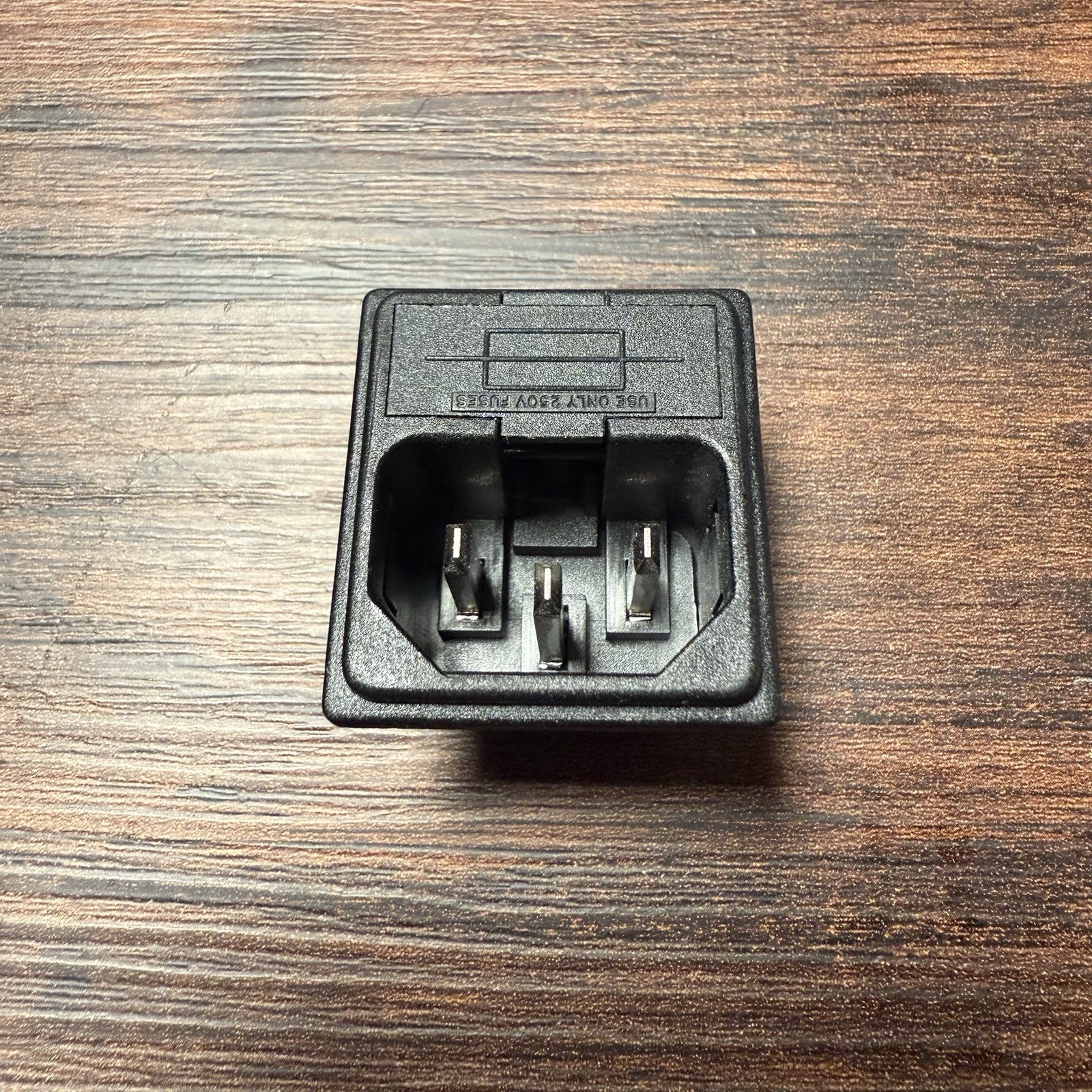 Qualtek 723-15/12 Fused IEC C14 AC Power Inlet PCB Mount