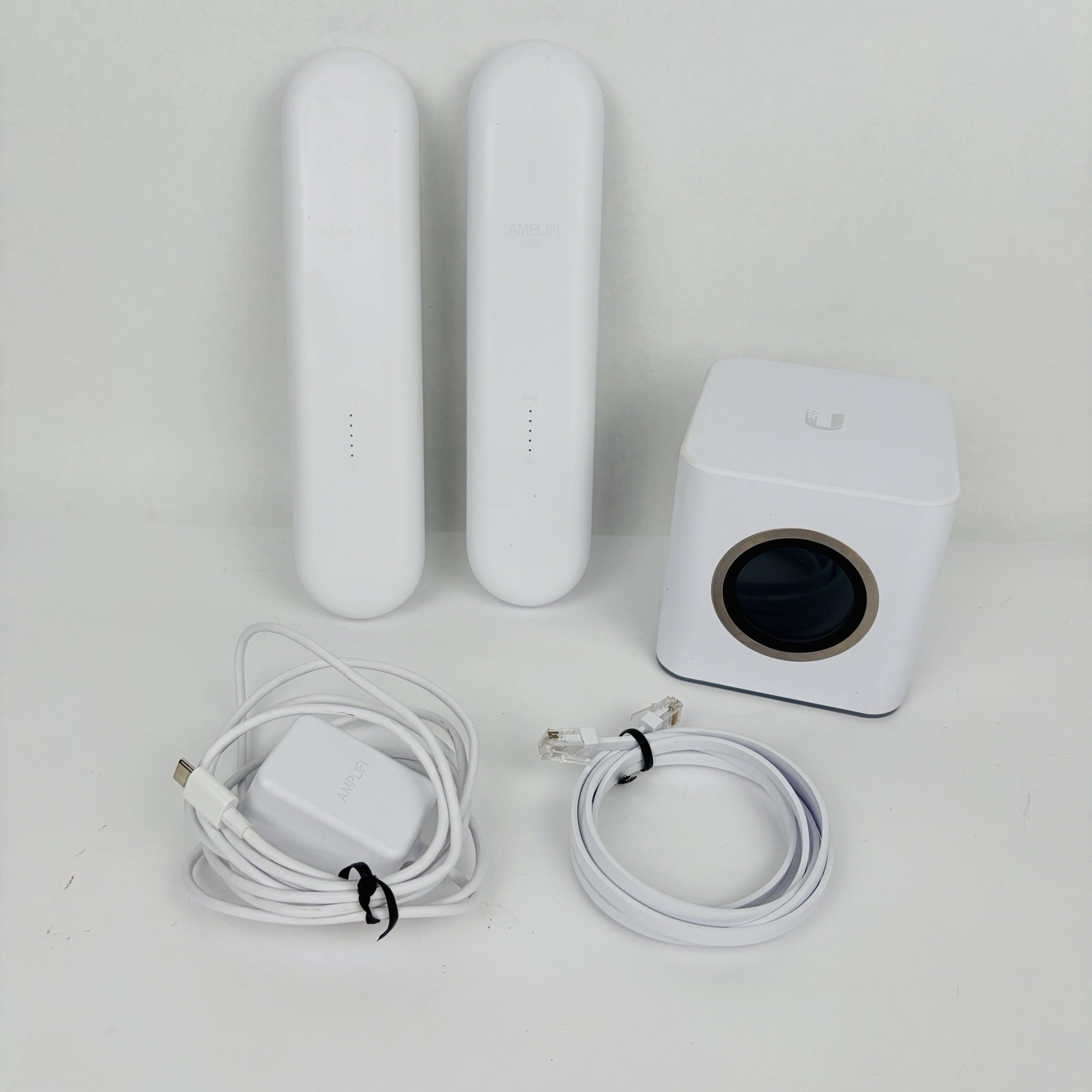 Ubiquiti AmpliFi HD Mesh WiFi System Router + 2 Mesh Points Home Network White