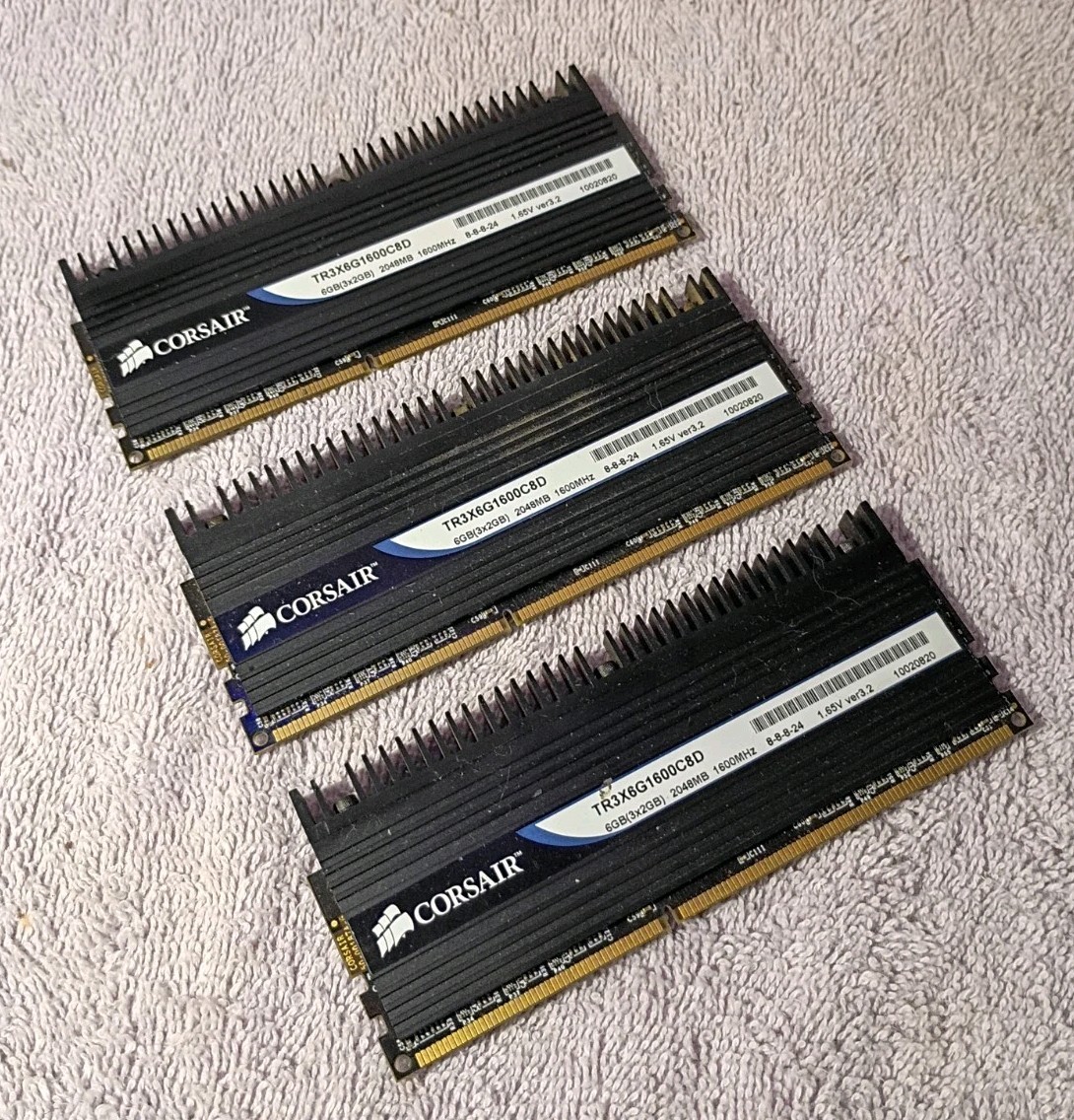Corsair Dominator 6GB Kit (3x2GB) DDR3 1600MHz PC3-12800 RAM DIMM TR3X6G1600C8D