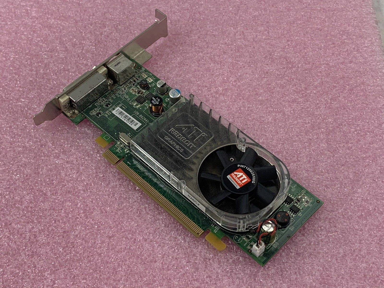 ATI Radeon 109-B27631-00 256MB ATI-102-B27602B Video Card - Green
