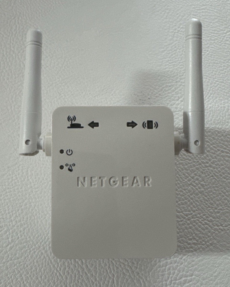 Netgear Universal WiFi Range Extender Model WN3000RPv3 - 