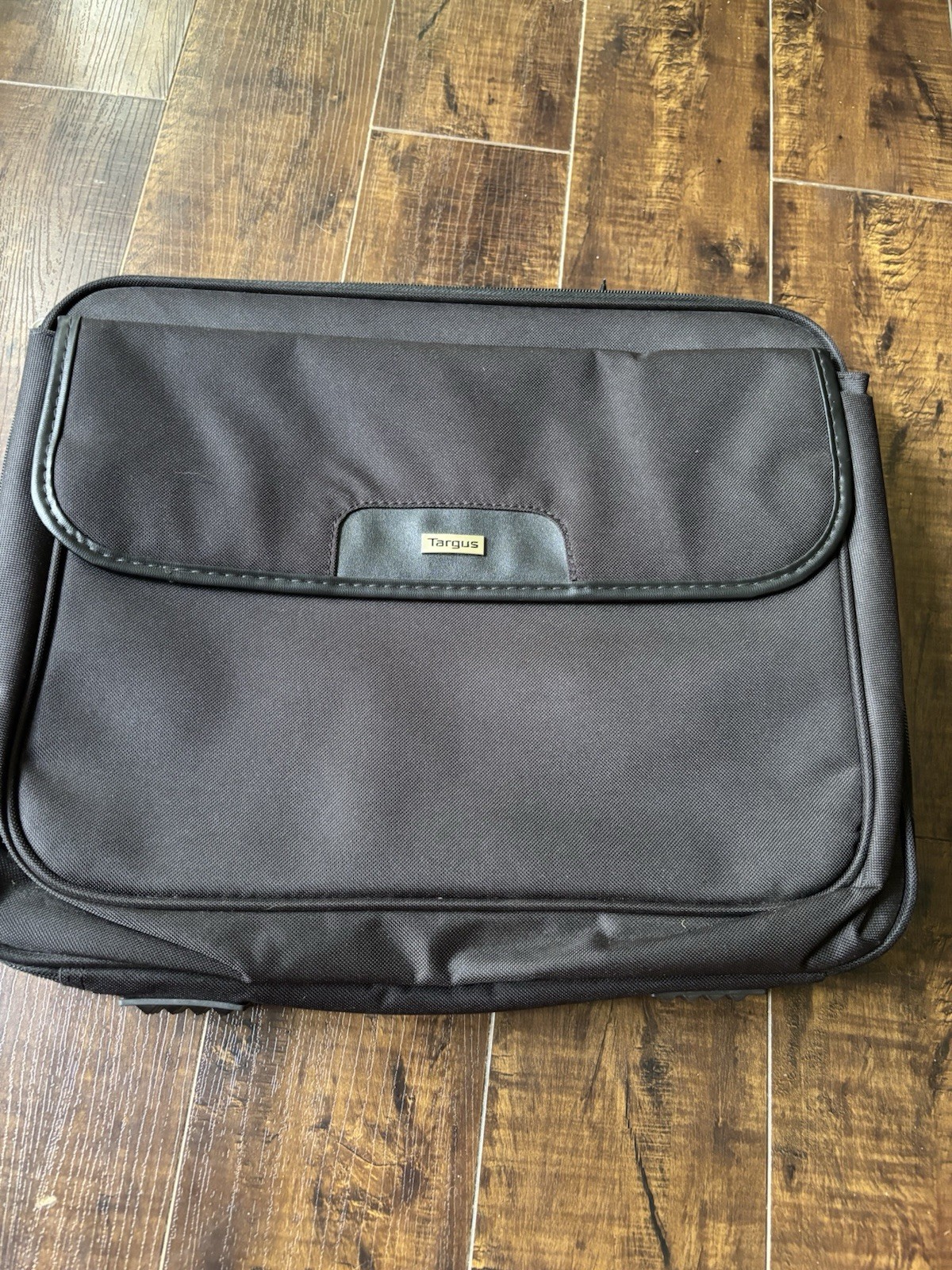Targus Laptop Case Traditional Clamshell Slim Briefcase with Shoulder Strap- NEW