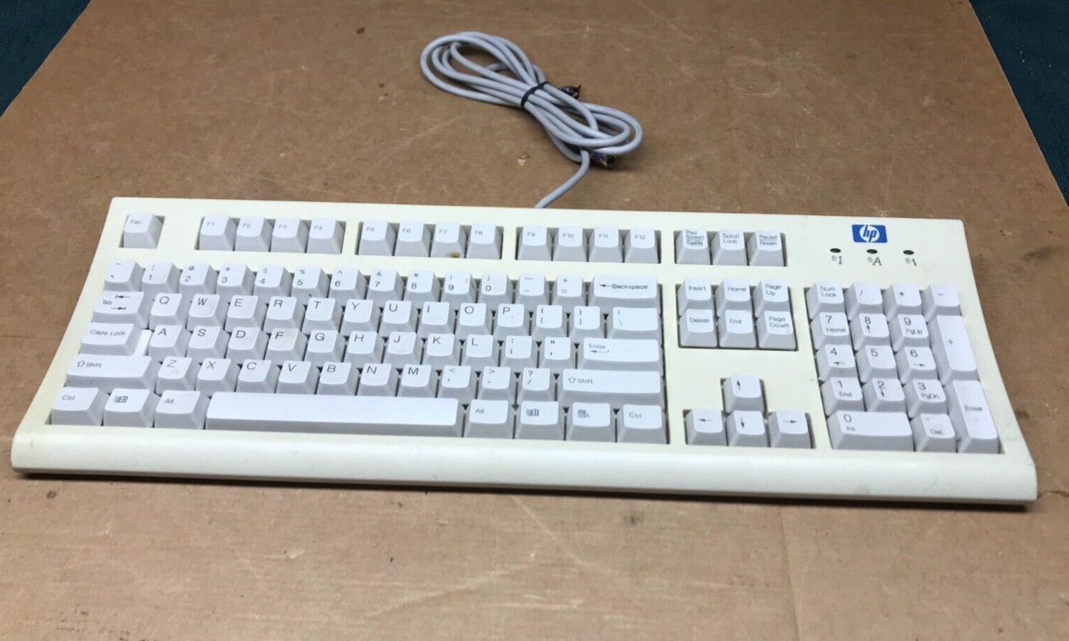 HP Hewlett-Packard C4744-60201 Wired PS/2 Keyboard KB-9970 Beige with White Keys