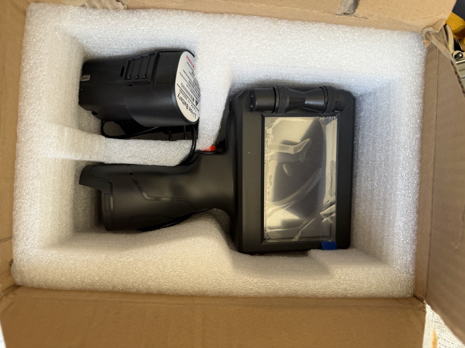 Handheld inkjet printer prints expiration date, batch number, digital brand logo