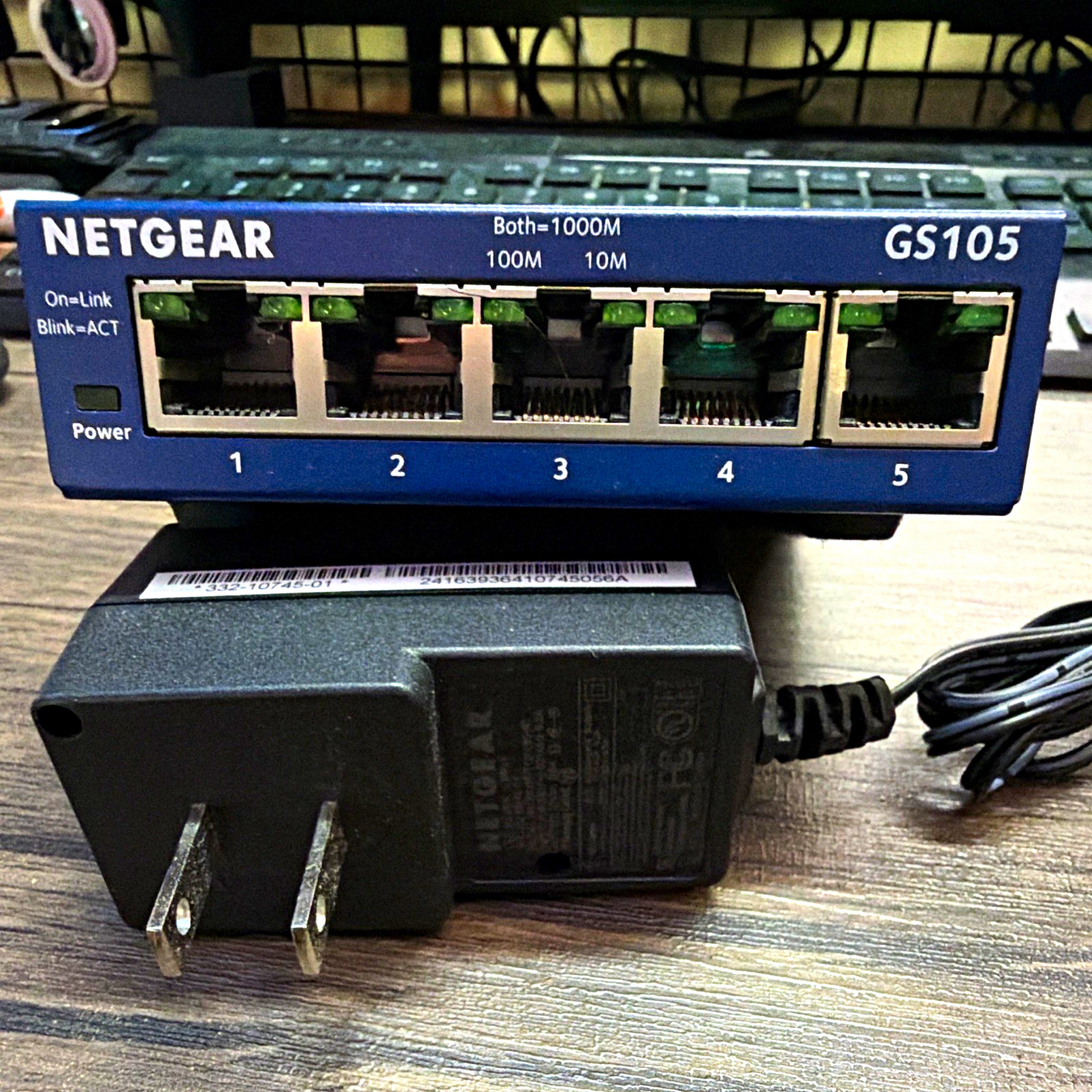 NETGEAR ProSAFE GS105v5 5-Port Unmanaged Gigabit RJ-45 Ethernet Switch 1Gbps