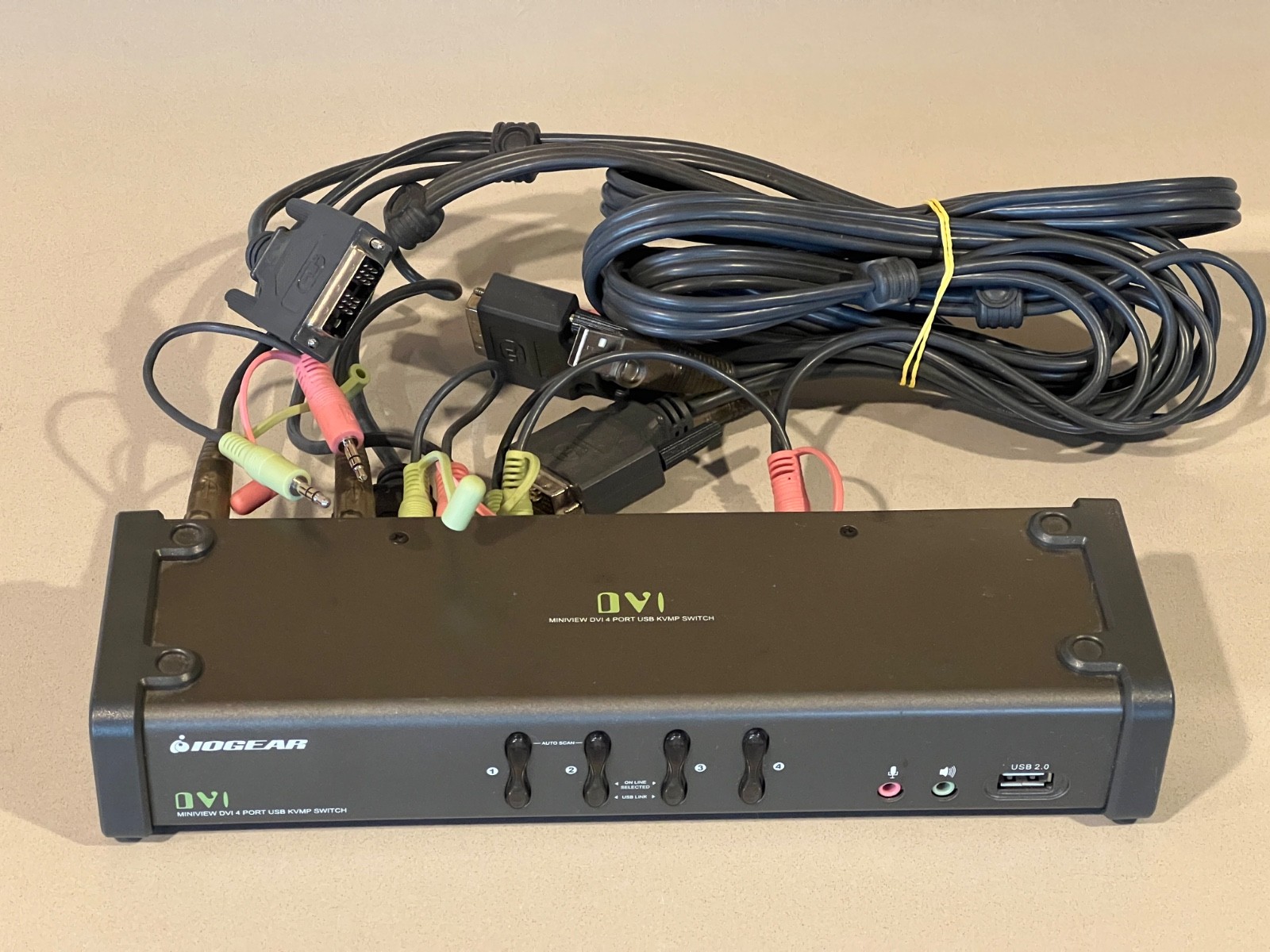 IOGEAR Miniview DVI 4 PORT USB KVMP Switch Model GCS 1104 - No Power Adapter
