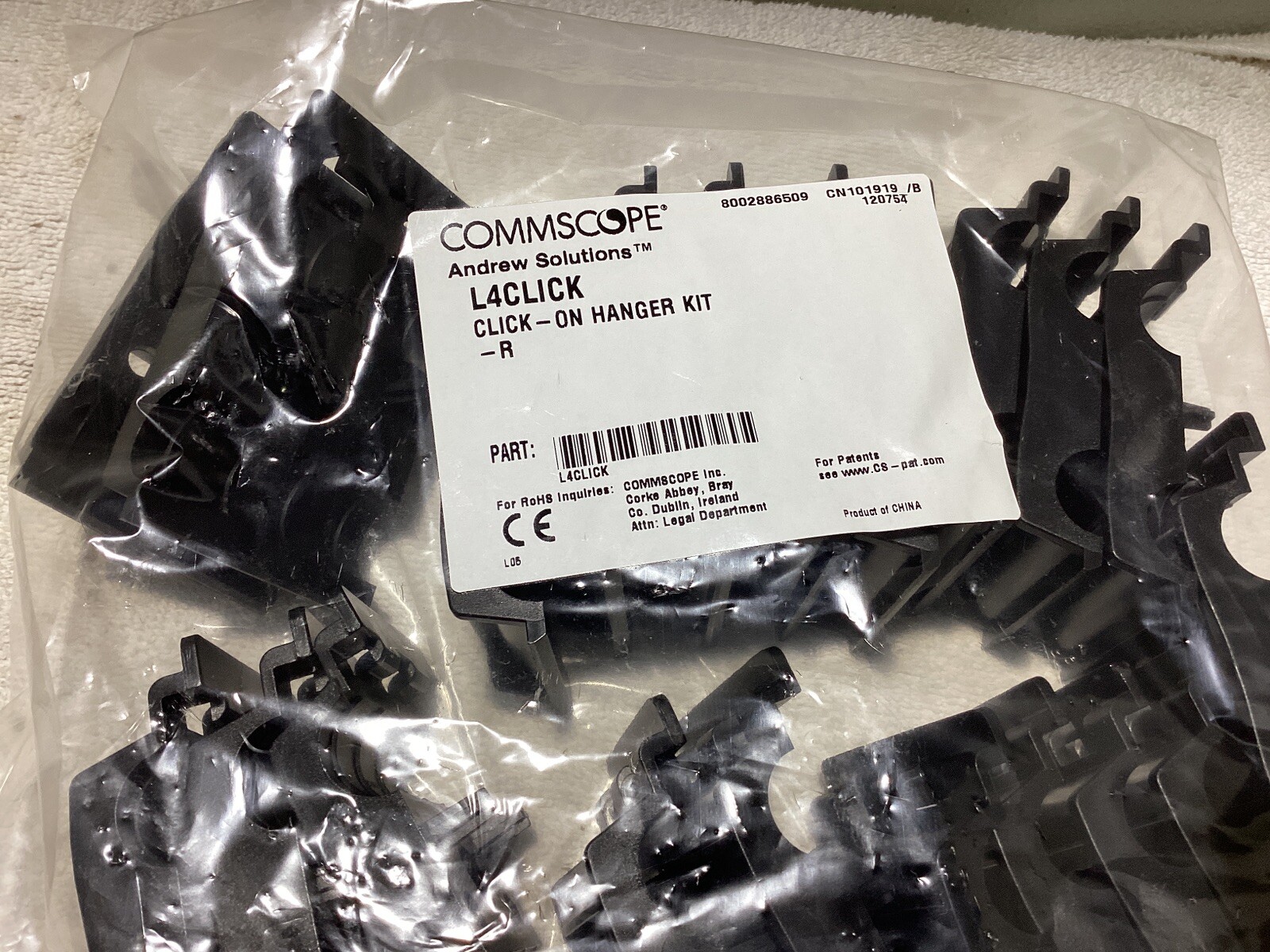 L4CLICK CommScope Double Click-on Hanger for 1/2 in coaxial cable (Bag of 10)