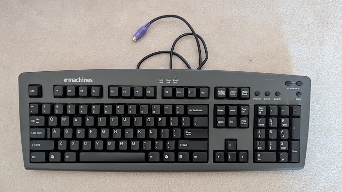 eMachines PS/2 Wired Keyboard with Volume Keys - KB-9908