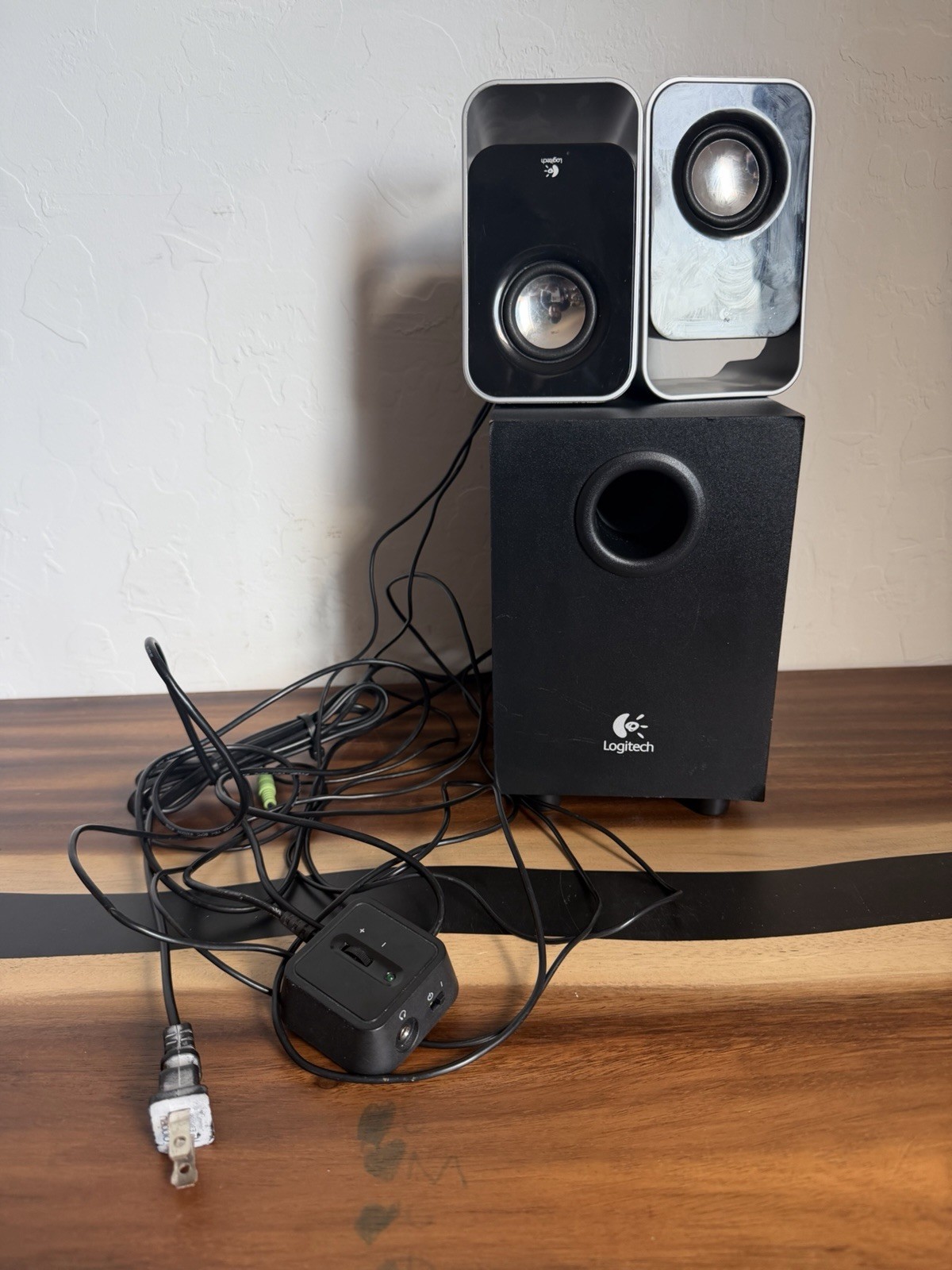 Logitech LS21 2.1 Wired Speaker System w Subwoofer Volume Control 3.5mm Tested 