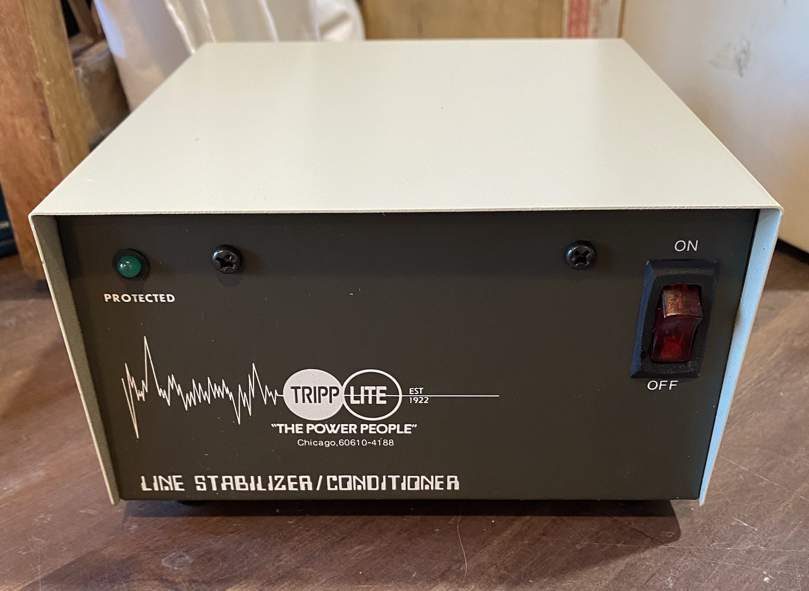 Tripp Lite LS-604 Line Conditioner/Stablizer NOS