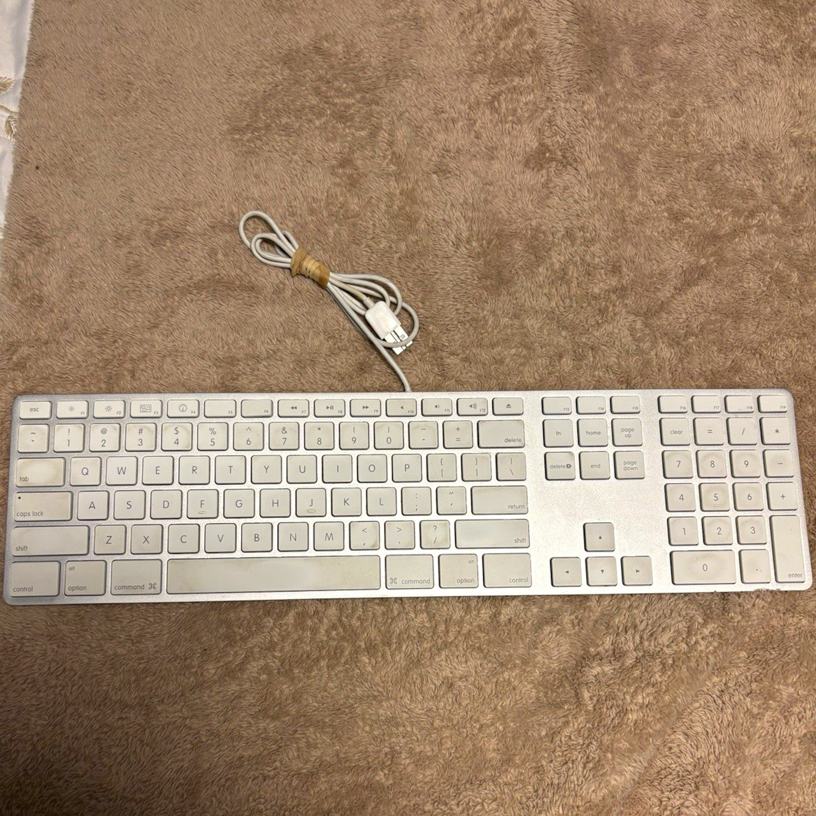 Apple A1243 Wired USB Aluminum Keyboard Numeric Keypad QWERTY English Silver