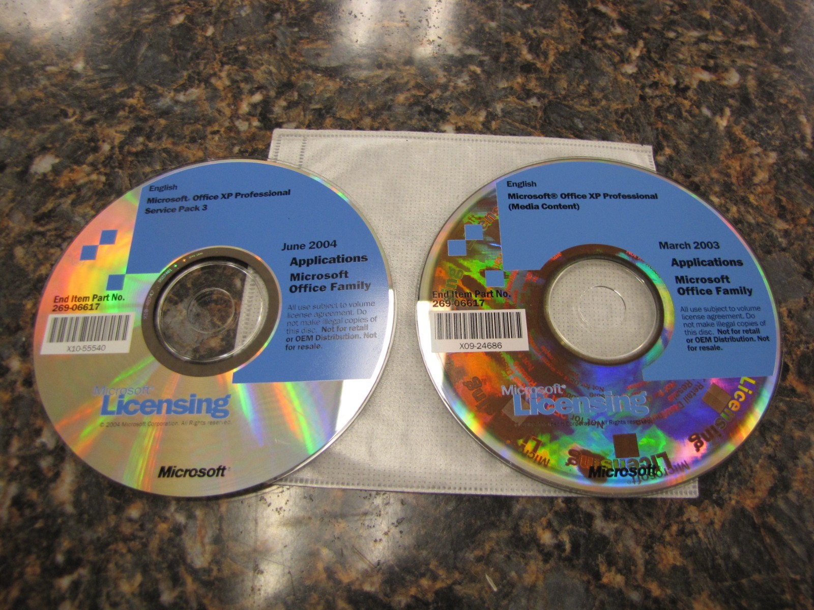 Vintage Lot of (2) Microsoft 2003/2004 Office XP Professional CD-ROM's - JD450