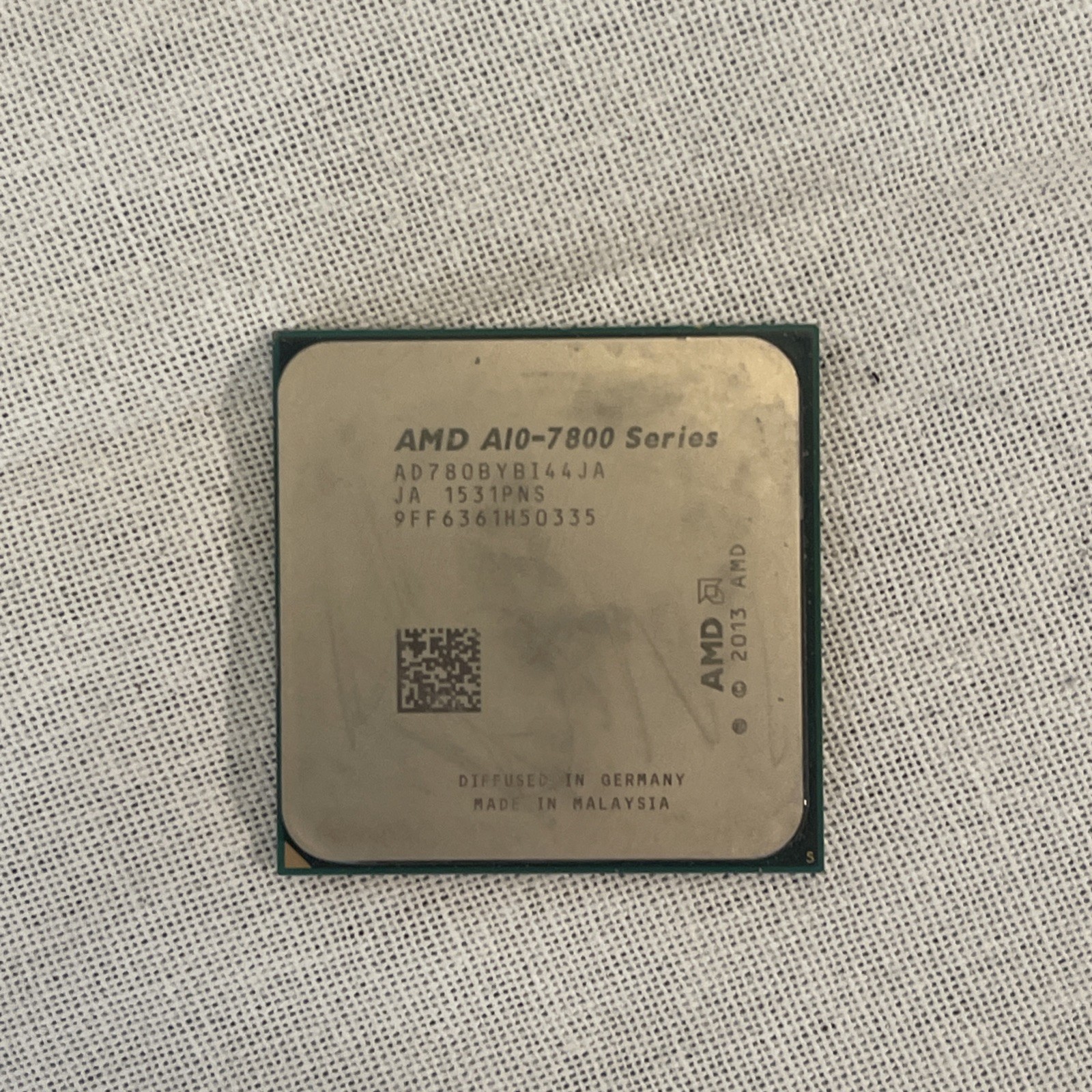 AMD A10-7800  Desktop Processor APU AD7800YBI44JA Socket FM2+ APU 3.5G 65W