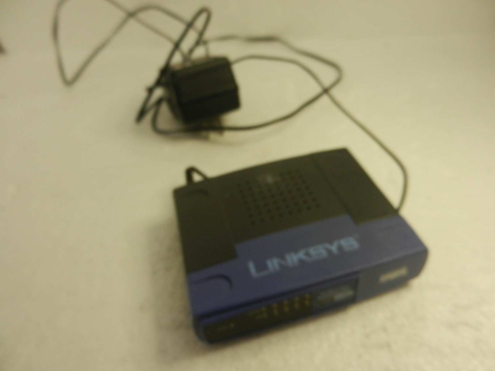 ⭐️⭐️⭐️⭐️⭐️ Linksys EFAH05W EtherFast 10/100 5-Port Ethernet Hub