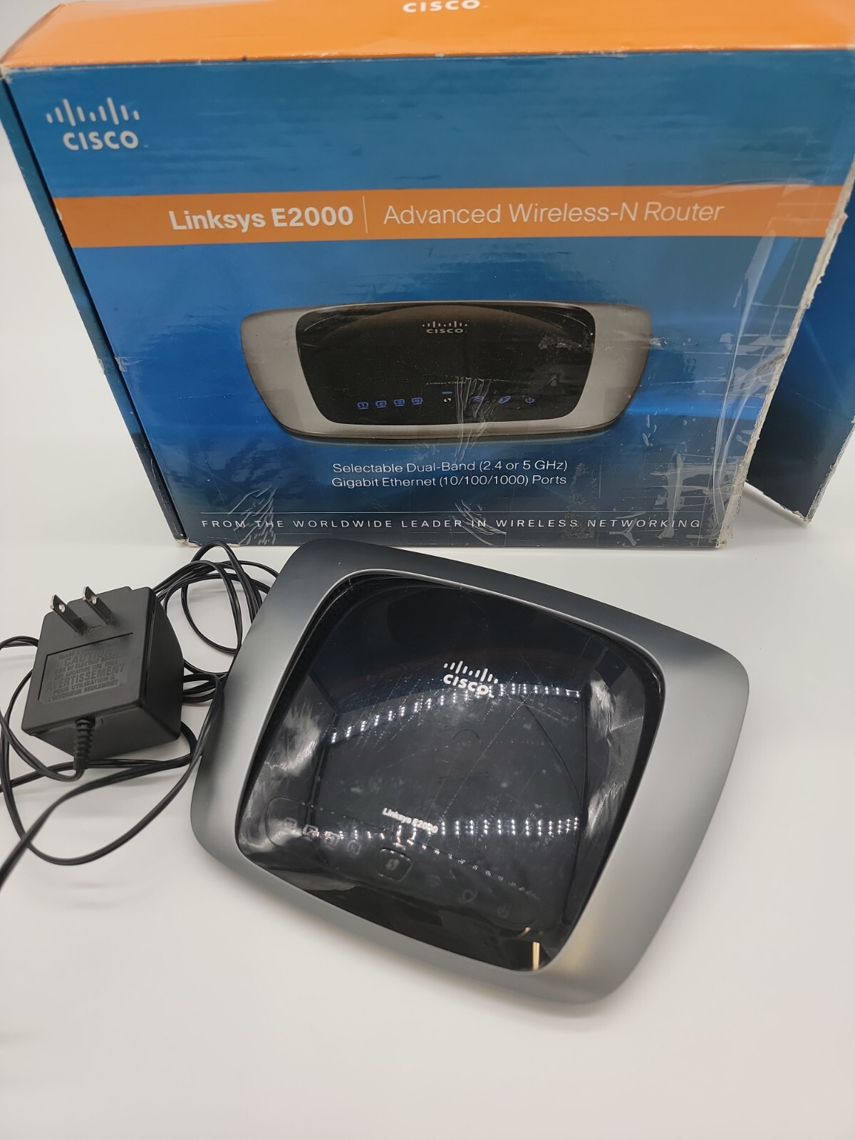 Linksys E2000 300 Mbps 4-Port Gigabit Wireless N Router Complete In Box Tested
