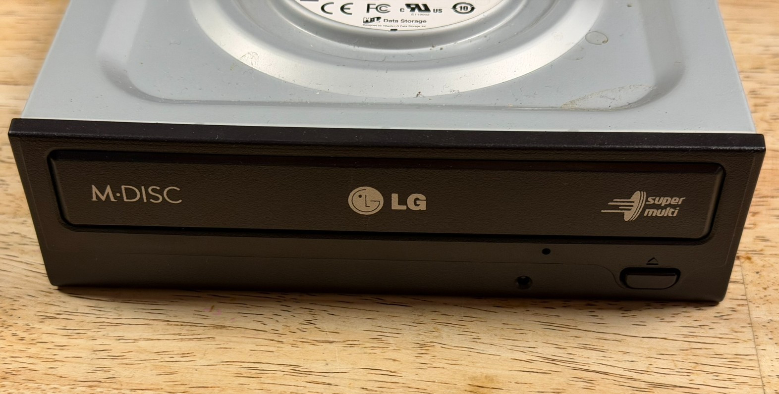 LG Super Multi DVD Writer 24X SATA DVD R/W CD R/W GH24NSB0