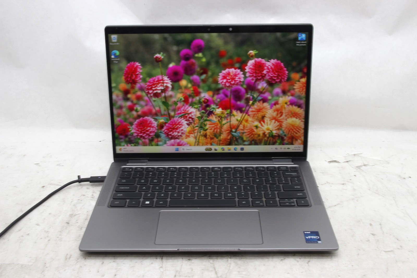 Dell Latitude 7340 13.3" Laptop i7-1365U 16 GB RAM 256 GB SSD Win 11 No Charger
