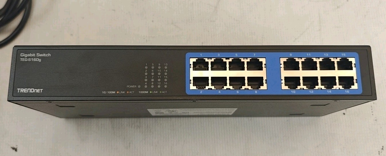 TRENDENT - TEG-S16Dg  - 16 Port Gigabit Ethernet Switch with power supply