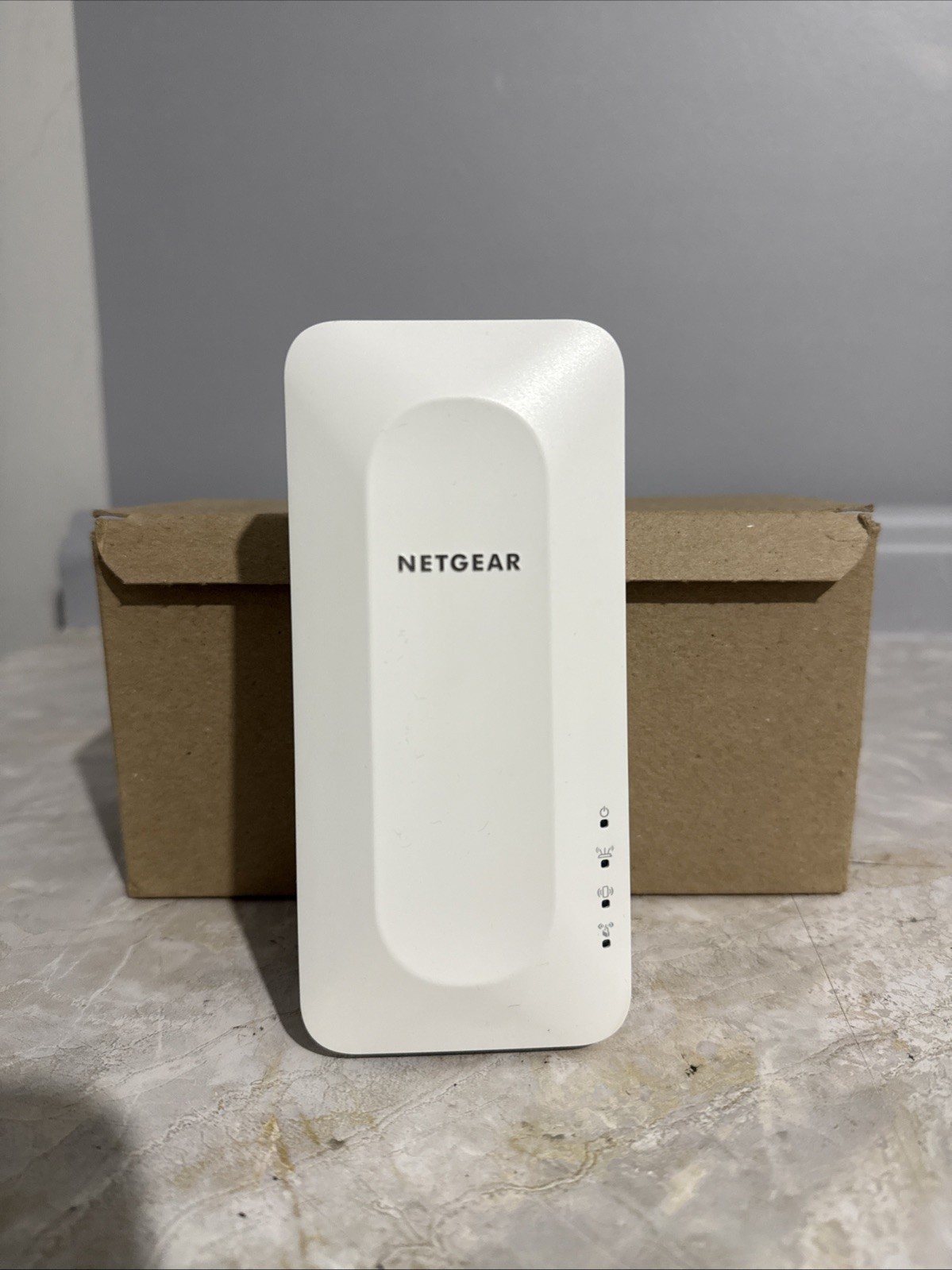 NETGEAR - EAX14 AX1800 Wi-Fi 6 Mesh Wall Plug Range Extender and Signal Booster