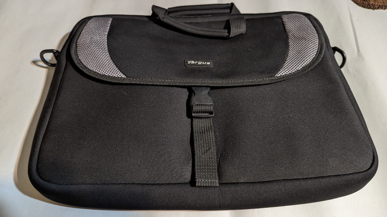 Targus CVR200 16" Slipcase (Black/Gray) - CVR200